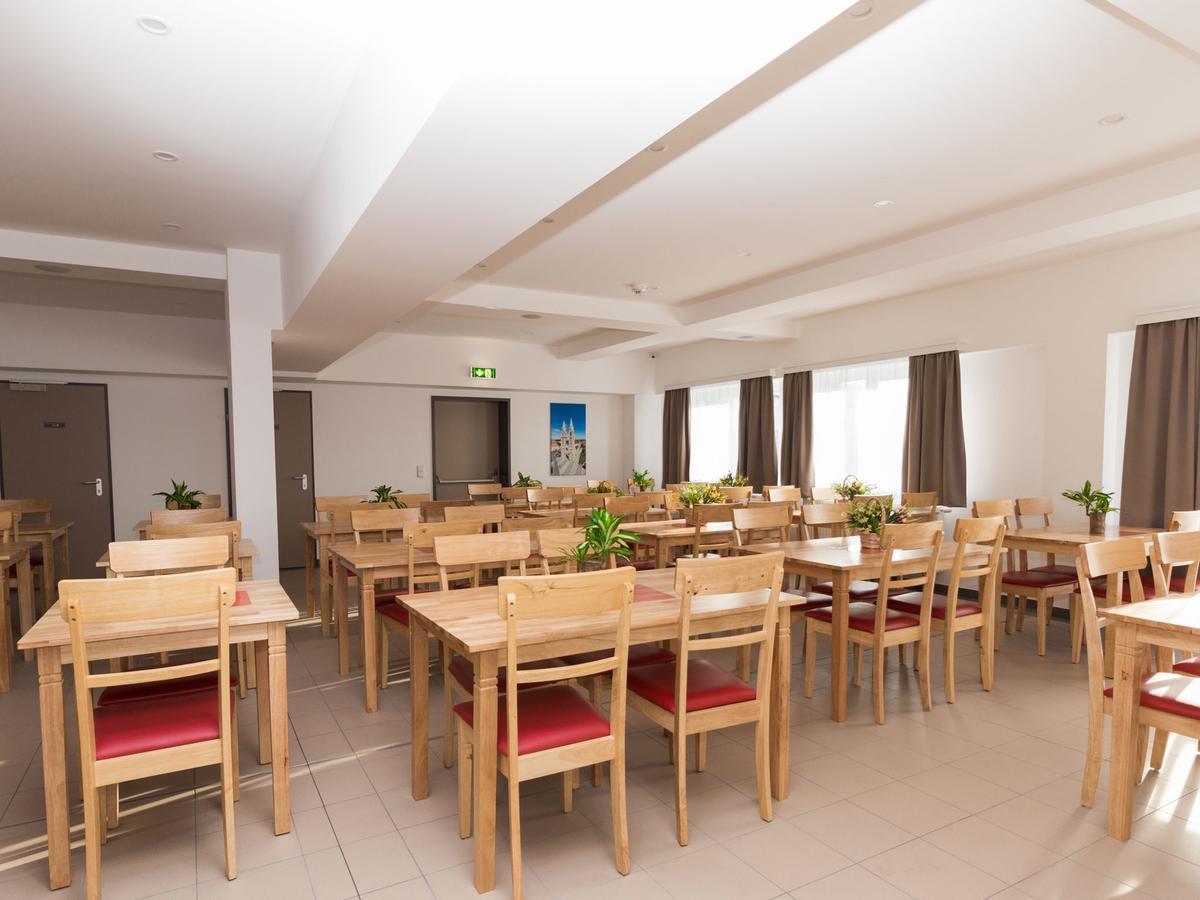 Winbudget "Bed&Breakfast" Wiener Neustadt Esterno foto