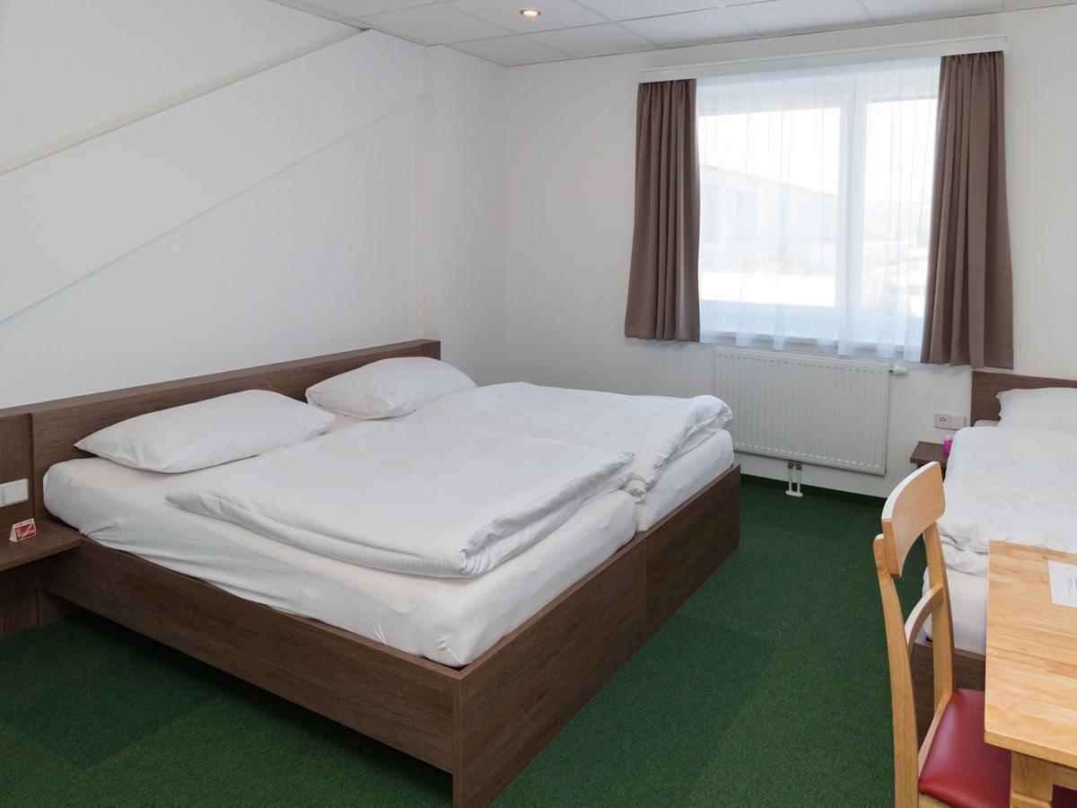 Winbudget "Bed&Breakfast" Wiener Neustadt Esterno foto