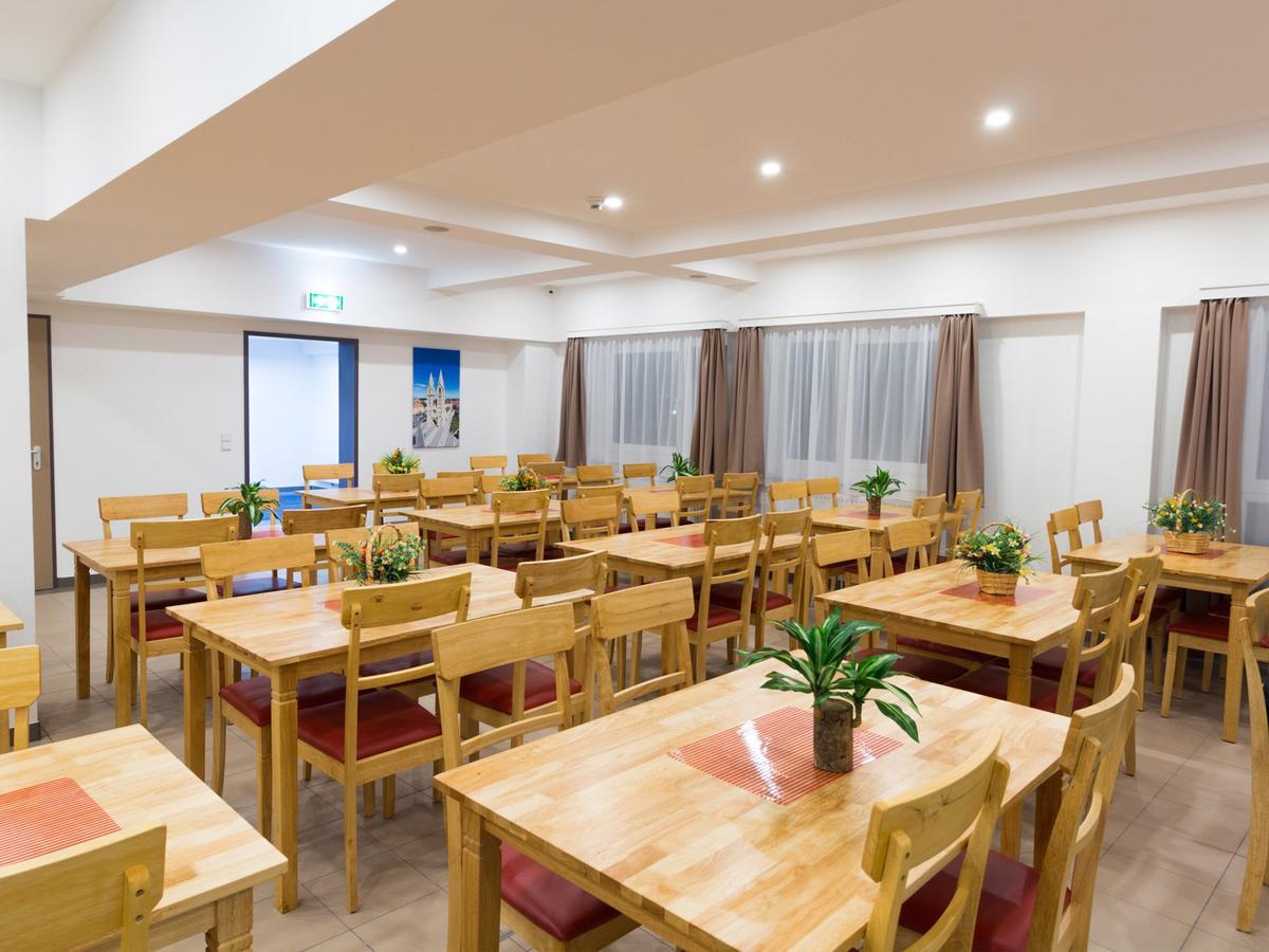 Winbudget "Bed&Breakfast" Wiener Neustadt Esterno foto