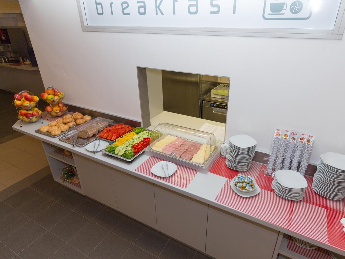 Winbudget "Bed&Breakfast" Wiener Neustadt Esterno foto