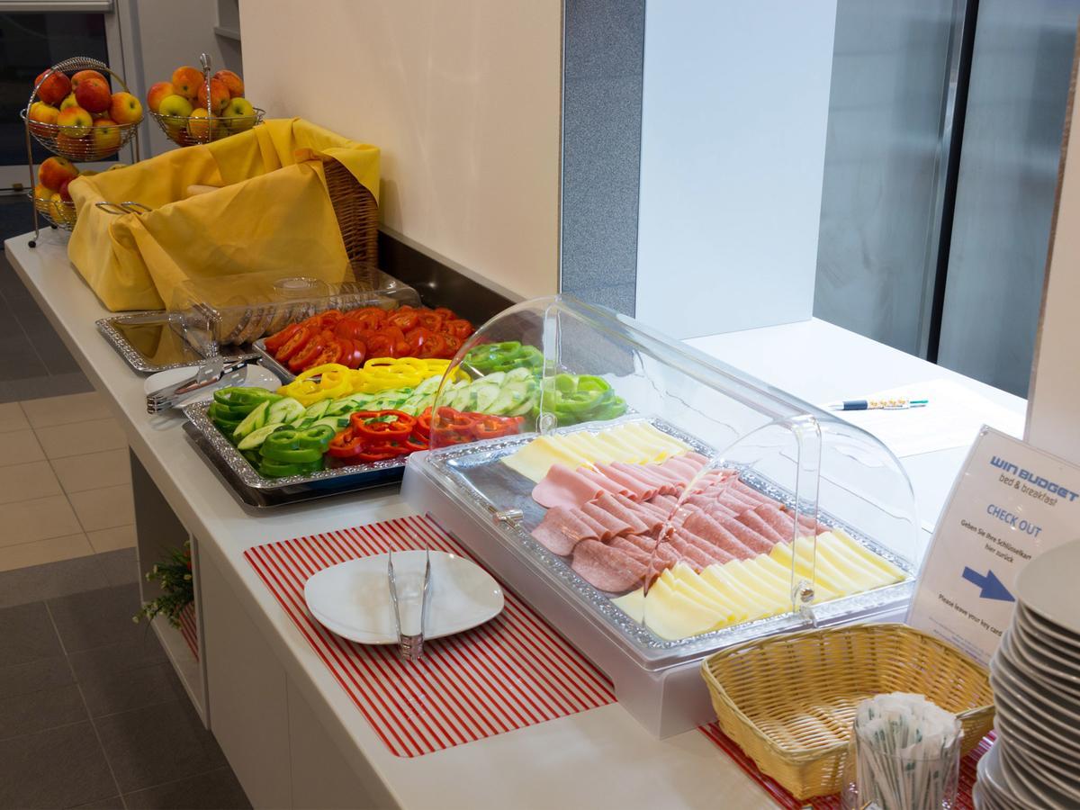 Winbudget "Bed&Breakfast" Wiener Neustadt Esterno foto