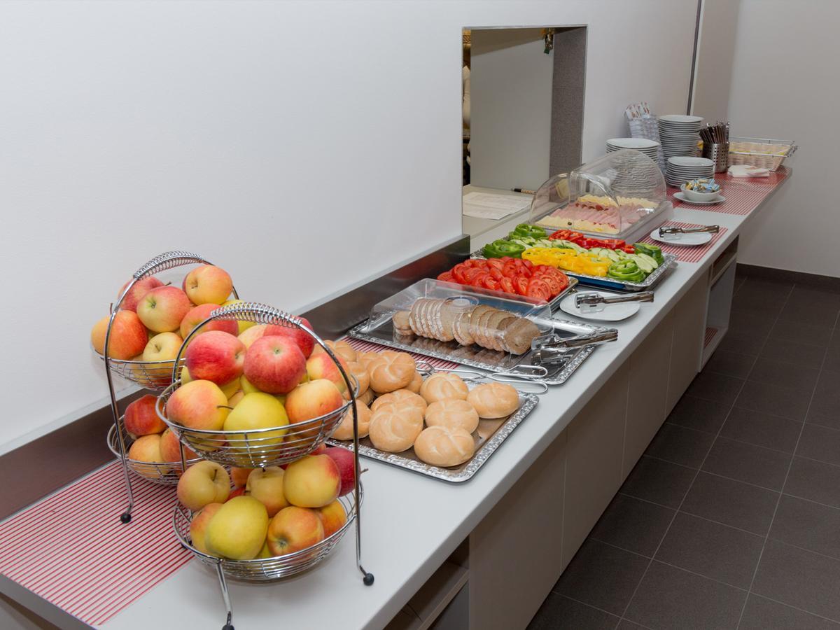 Winbudget "Bed&Breakfast" Wiener Neustadt Esterno foto