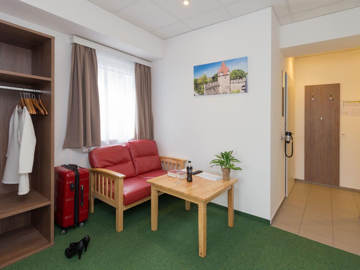 Winbudget "Bed&Breakfast" Wiener Neustadt Esterno foto