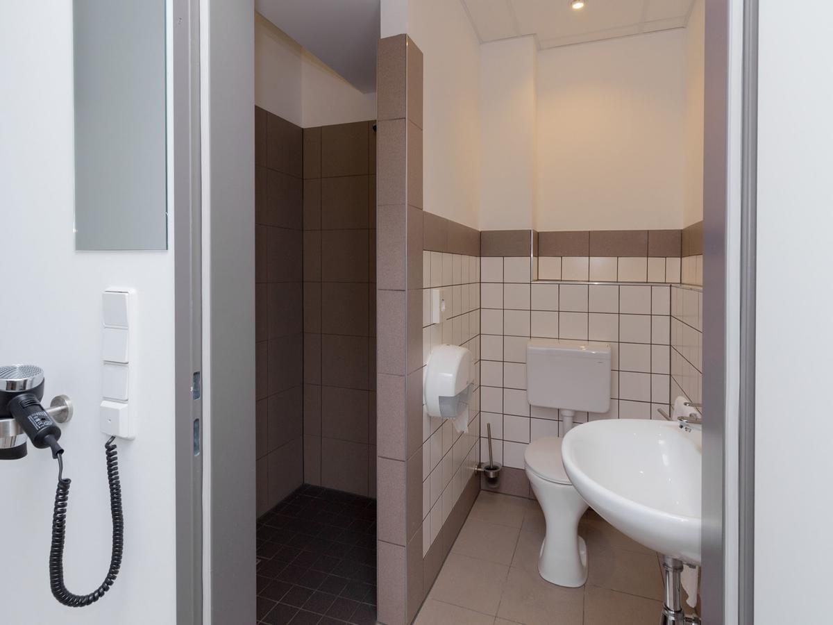 Winbudget "Bed&Breakfast" Wiener Neustadt Esterno foto