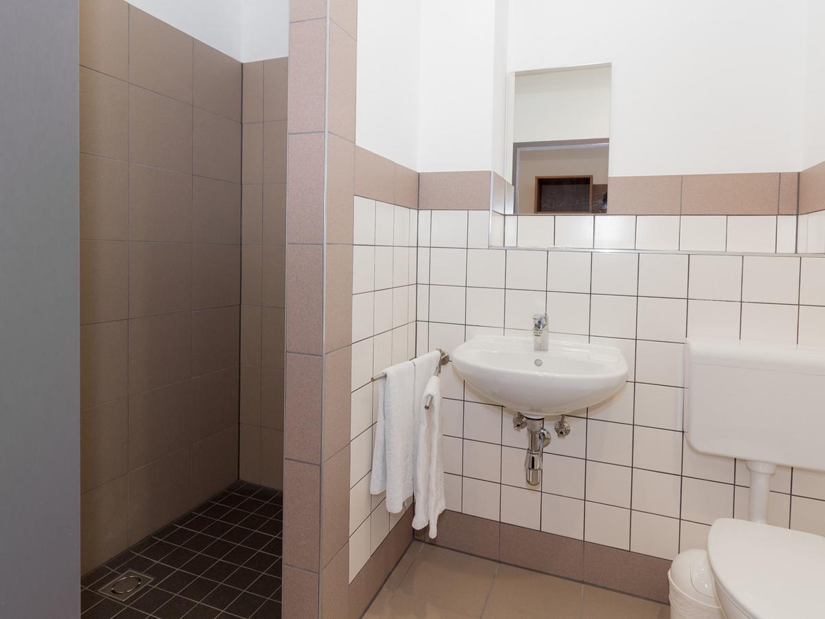 Winbudget "Bed&Breakfast" Wiener Neustadt Esterno foto