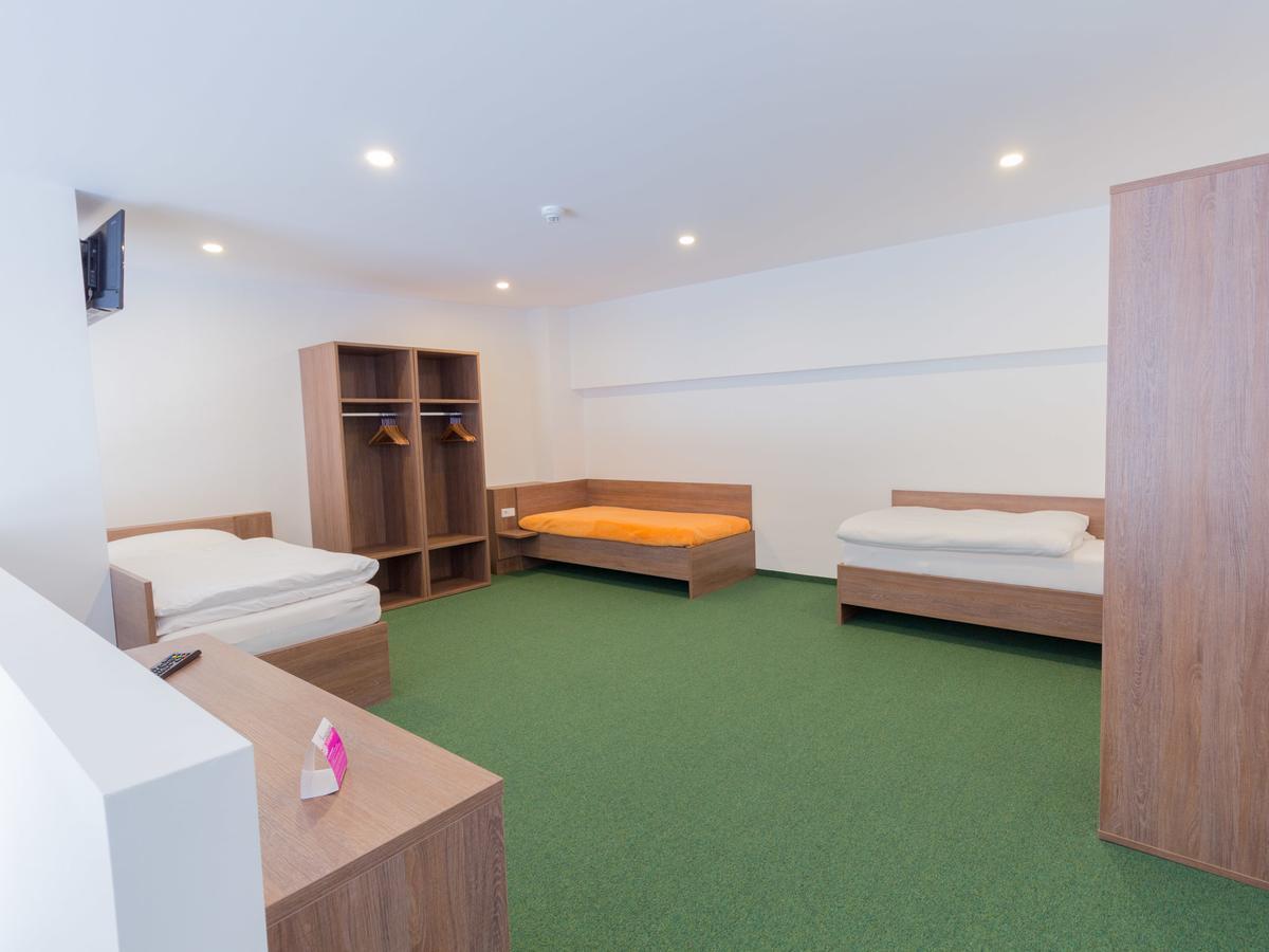 Winbudget "Bed&Breakfast" Wiener Neustadt Esterno foto