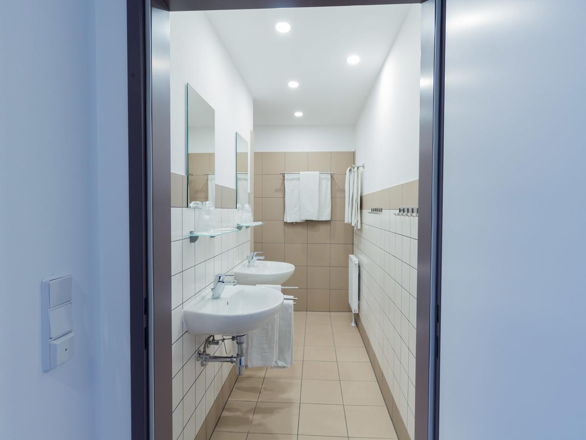Winbudget "Bed&Breakfast" Wiener Neustadt Esterno foto
