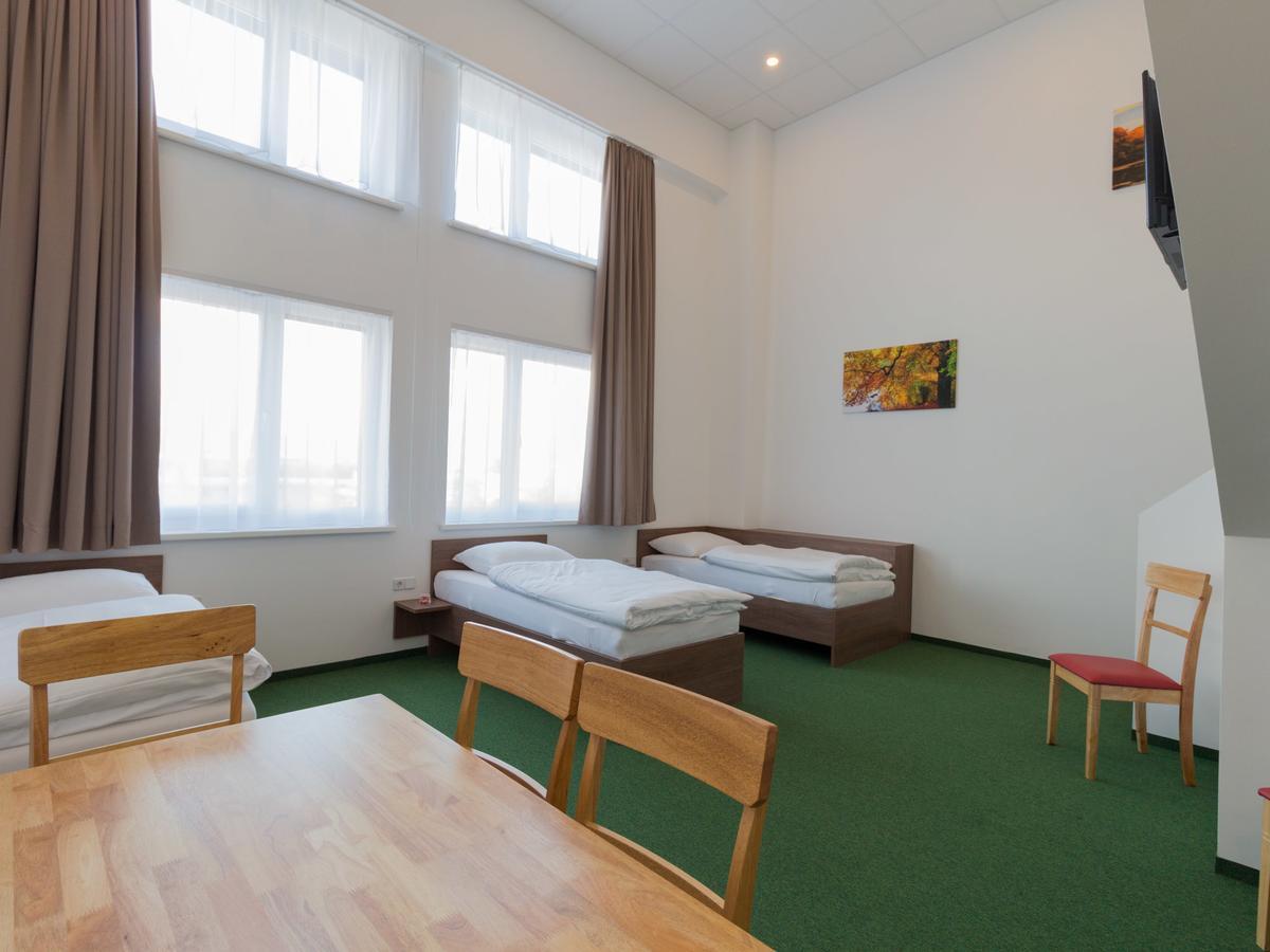 Winbudget "Bed&Breakfast" Wiener Neustadt Esterno foto