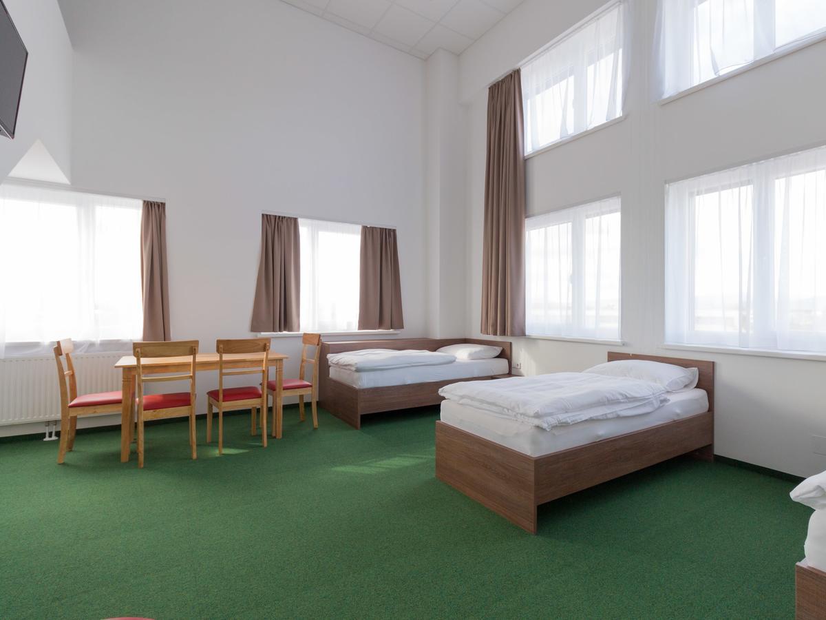 Winbudget "Bed&Breakfast" Wiener Neustadt Esterno foto