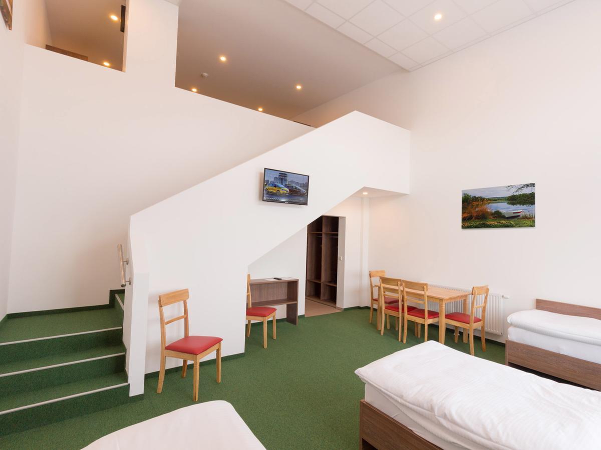 Winbudget "Bed&Breakfast" Wiener Neustadt Esterno foto